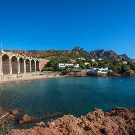Studio 5 Personnes Studio 4/5 Personnes Vue Mer Au Calme - Cap Esterel, Cote D'azur. * Сен-Рафаэль